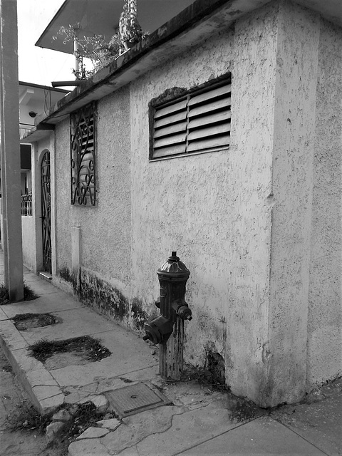 Hydrant et fachada (Cuba)