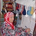 Hammamet : la ragazza tunisina sta creando un bel tappeto