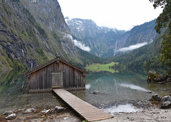 Hütte im See