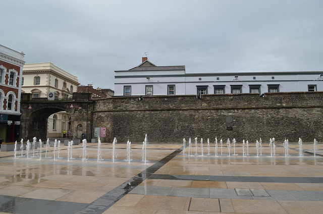 Londonderry, The City Wall and Fountain near The Guildhall