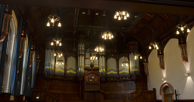 Londonderry, Organ in The Guildhall