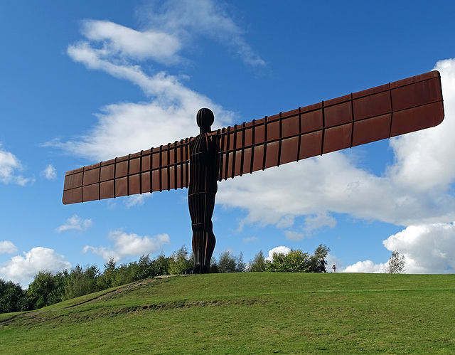 Angel of the North with little child