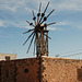 Zisterne und Windmühle in Valles de Ortega