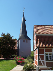 Der Kirchturm in Borstel bei Jork