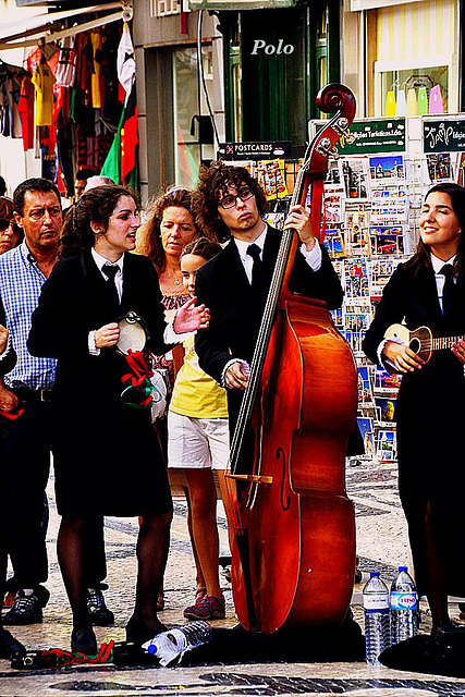 Estudiantes actuando en Lisboa