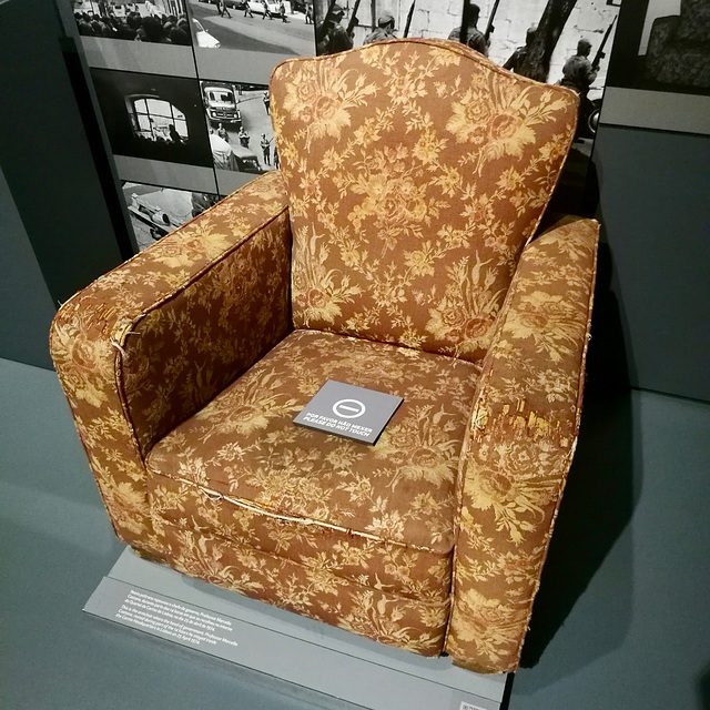Lisbon 2018 – Museu da Guarda Nacional Republicana – Chair used by Marcelo Caetano during the Carnation Revolution