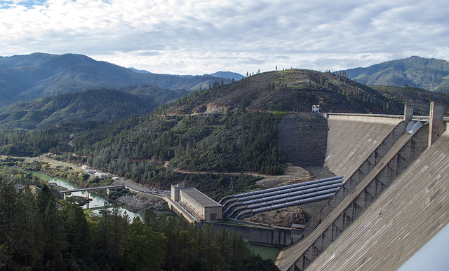 Shasta Dam  generating (1125)