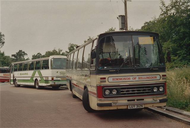 Simmonds Coaches of Hillingdon LUY 312N at Barton Mills Picnic Area (A1065) – 3 Jul 1993 (199-32)