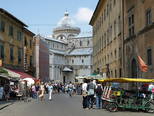 Memories of Tuscany: On the way to Piazza dei Miracoli