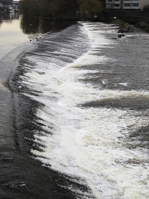 weir on river dee, chester
