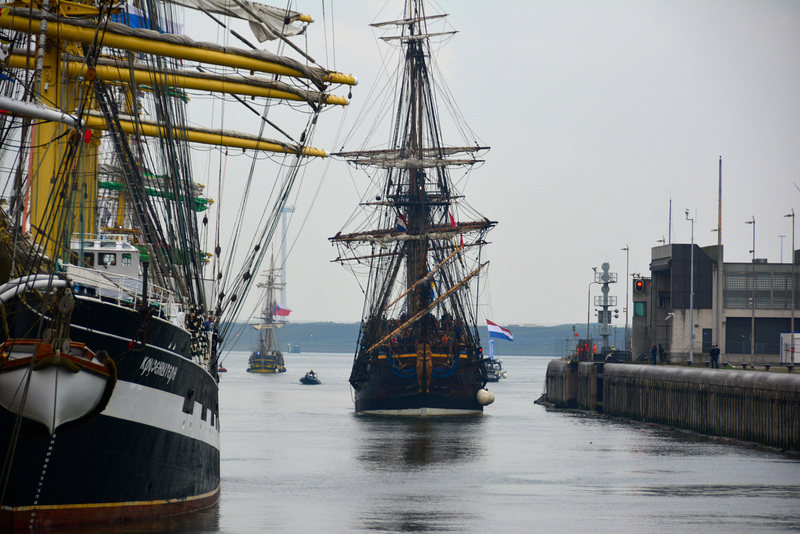 Sail 2015 – Götheborg entering the lock at IJmuiden