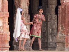 Kinderspiele im Tempel