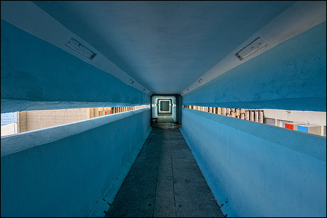 Edificio Girón - blue tubes