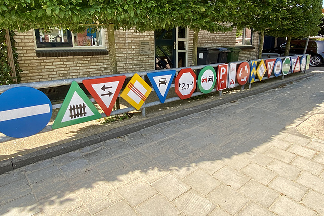 New divers traffic signs