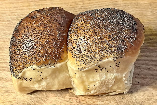 Bread with poppy seeds
