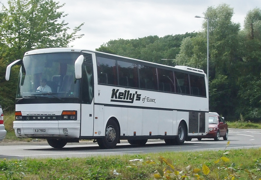 DSCF4885 Kelly’s of Waltham Abbey XJI 7902 (T117 SOA) at Barton Mills - 27 Aug 2016