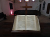 In der Kirche von Cossonay, eine alte Bibel