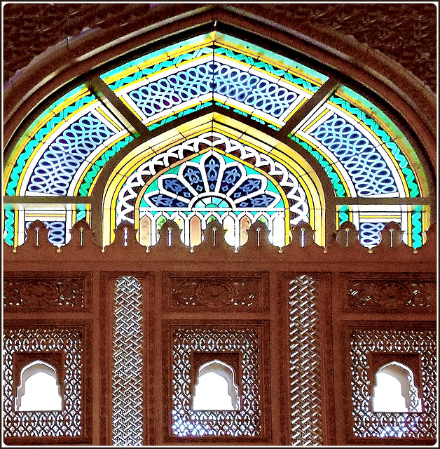 Mascate : Una bella e grande vetrata all'interno della Moskea Sultan Qaboos