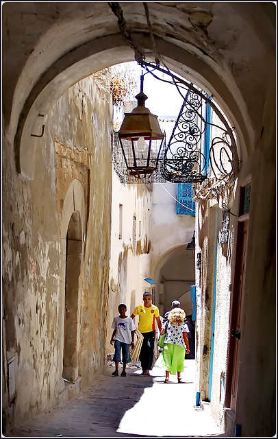 Tunisi : la Medina : i vicoli stretti e le case collegate una all'altra