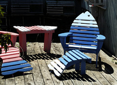 Pink fish bench together with the blue and white one.