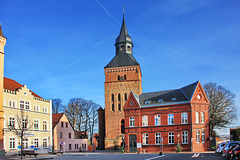 Sternberg, Marktplatz mit Kirche und Postamt