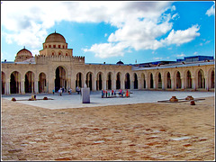 Kairouan : ancora una immagine sulla grande moskea Ucba, poi si va a Monastir
