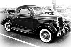 1935 Ford Deluxe Three-Window Coupe