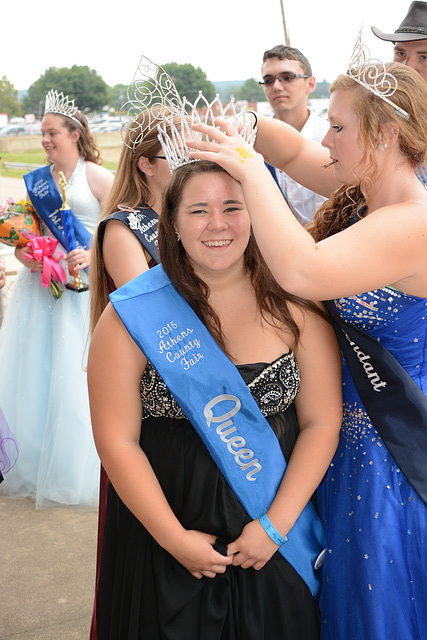 The new fair queen is crowned