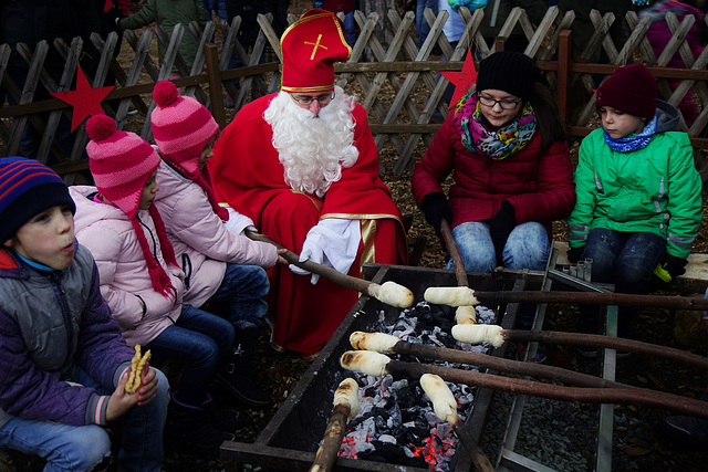 Stockbrot mit dem Nikolaus - Stick bread with Santa Claus - HFF!