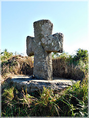 Croix des courtils (moyen-âge) à Saint Coulomb (35)