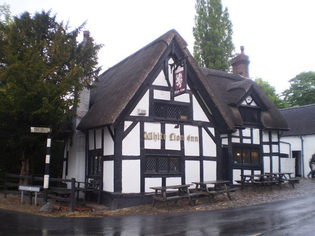 White Lion Inn (1614).