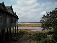 Maisons de bois sur pilotis  (Cambodge)
