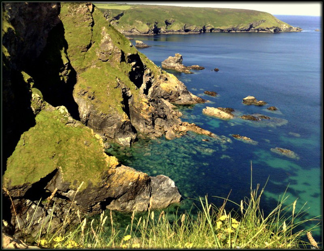 H. A. N. W. E. everyone!  Hell's Mouth, Cornwall. A beautiful day, the gentlest of breezes and a temperauture of 22C, 70F. Perfect! (Or as they say in Spanish; 'suave' and we can say: 'balmy'!)