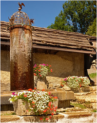 Bousson : Antica fontana all'ingresso della Chiesa -