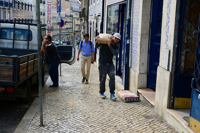 Lisbon 2018 – Carrying cement