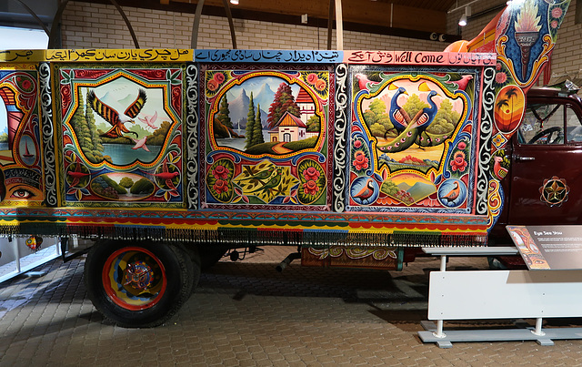 Luton lorry, Pakistan style