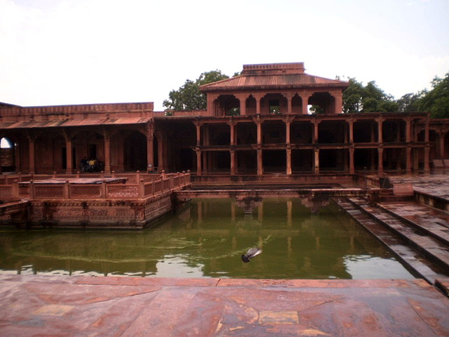 Khwabgah (emperor's private room) and Anoop Talao (pool).