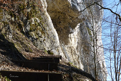 Aufstieg zur Luegstein-Höhle ...