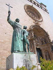 Statue des Junípero Serra vor der Basilika San Fracisco in Palma de Mallorca