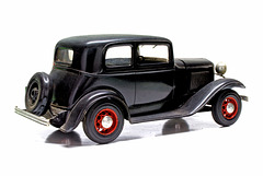 AMT 1932 Ford Victoria 1:24 Scale Model Kit
