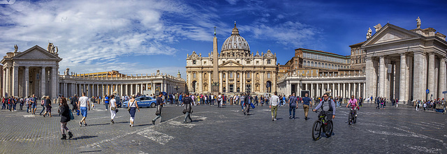 Saint Peter´s square and church on a sunny day