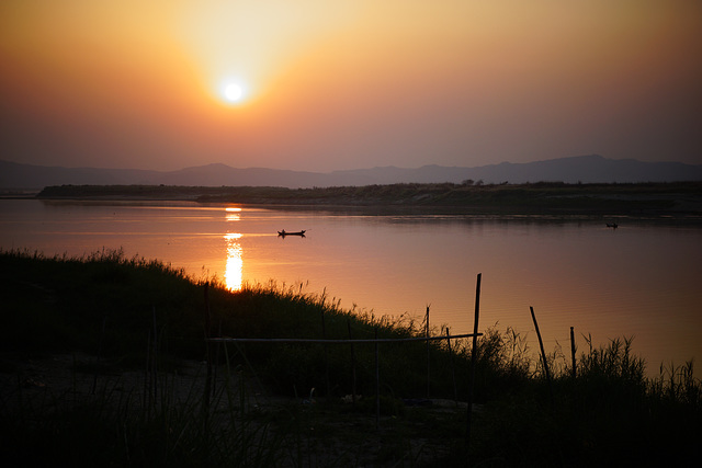 Sunset ar Irrawaddy River/ Bagan