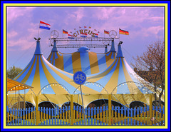 Circus    RENZ-----SUPPORT     UKRAINE----