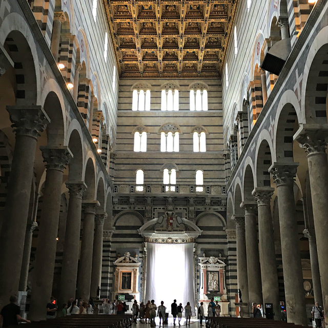 Interno del Duomo di Pisa.