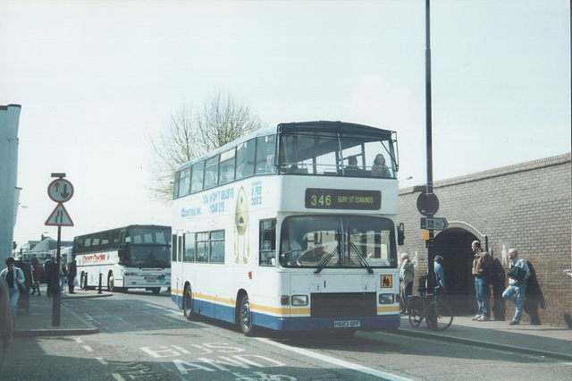 Burtons Coaches H683 GPF at Bury St.Edmunds - 20 April 2002 (480-21A)