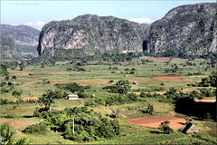Valle Viñales with Mogotes hills.