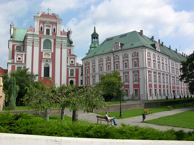 Pfarrkirche und Regierungsgebäude des Oberbürgermeisters