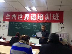 Zhang-Fude gvidas Esperanto-kurson en sia urbo Lanzhou, Gansu, Ĉinio