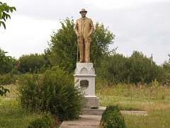 Памятник Голубеву В.Ф. в Пархомовке