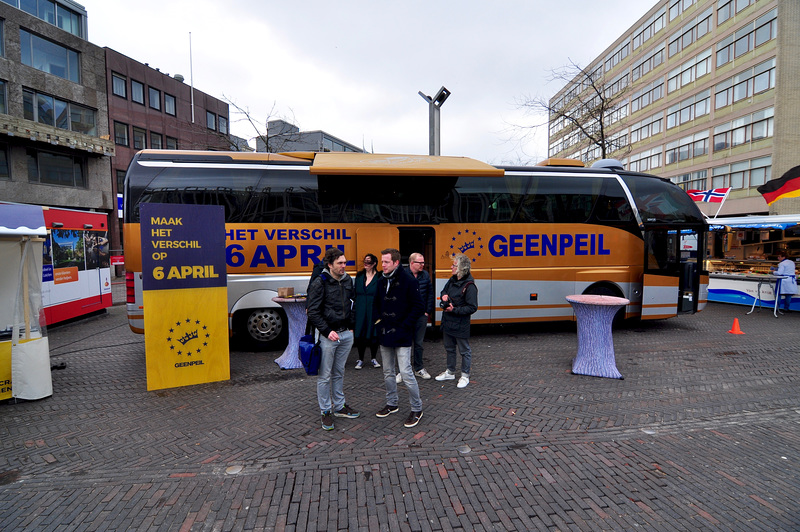 Campaign bus for the April 6 referendum